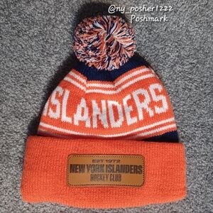 NHL ℂ𝕆𝕐𝕆𝕋𝔼 New York Islanders Hockey Club Winter Pom Beanie 🟠⚪🔵